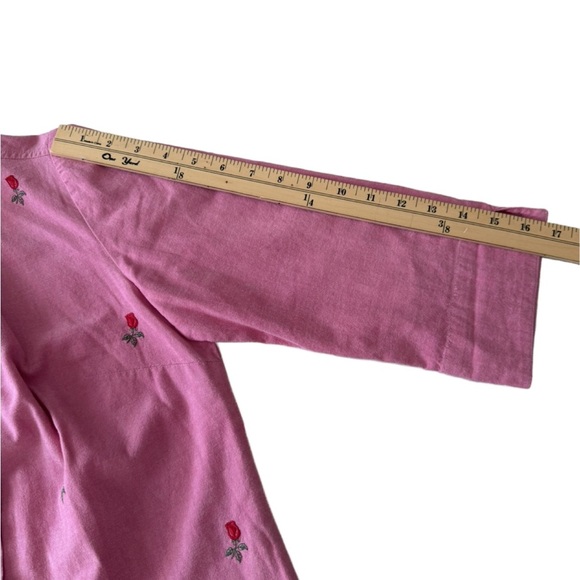 Lemongrass Studio Pink Button up blouse with Embroidered Roses. Size small - Picture 5 of 7